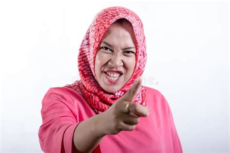 Hijab Vestindo Da Mulher Mu Ulmana Asi Tica Nova Imagem De Stock