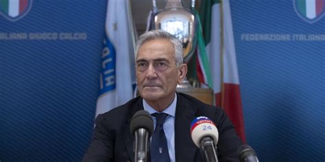 Gravina Basta Polemiche Sul Pullman Scoperto Tifosi Allo Stadio