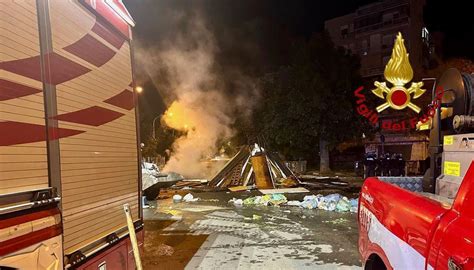 Esplosione A Taranto Durante Un Fal Di San Giuseppe Al Quartiere