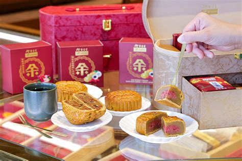 Eu Yan Sang Has Exquisite Birds Nest Mooncakes With Off Get The