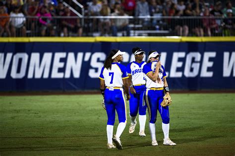 UCLA softball ends Women’s College World Series run with loss to Oklahoma - Daily Bruin