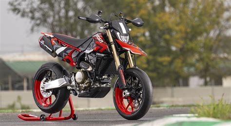 La Ducati Hypermotard Mono Rve D Sign E Plus Belle Moto Du Salon