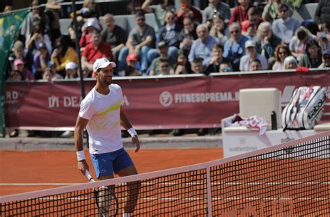 Zimonji Sa Okovi Em Na Treningu U Monte Karlu Foto Vesti Tenis