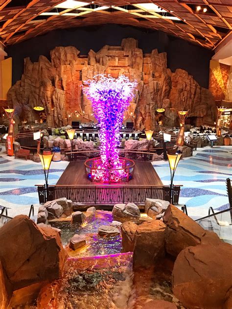 Mohegan Sun: Casino & Resort | Hotel Review - Meko Valentino - Travel ...