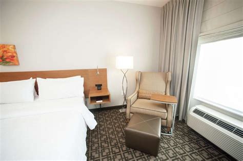 King Room with Bath Tub - Mobility Access at Hilton Garden Inn San ...