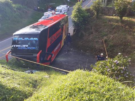 Accidente En V A Bogot Villeta Deja Una Persona Fallecida Y Varios