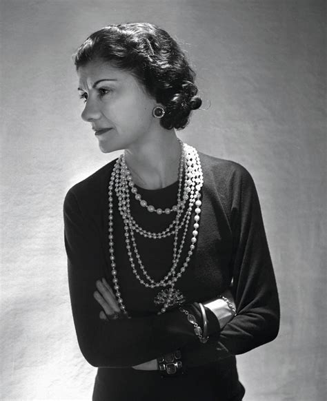 La Moda Passa Lo Stile Resta La Nuova Biografia Di Coco Chanel Artslife