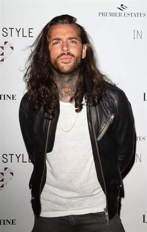 Pete Wicks Looks Completely Different With Shaved Head And Minimal