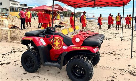 Salva-vidas recebem novos equipamentos em Camaçari - Destaque1