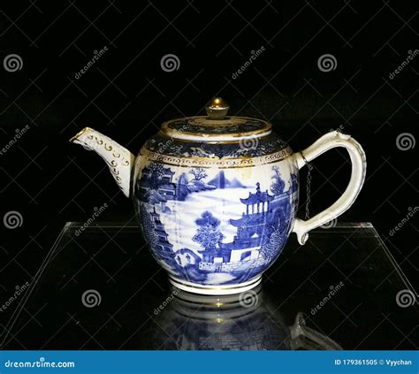 Antique Chinese Ceramic Teapot Landscape Golden Embellishment Qianlong