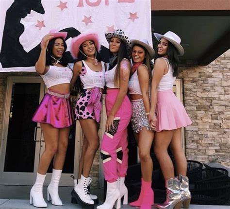 Trendy Cowgirl Group Halloween Costumes