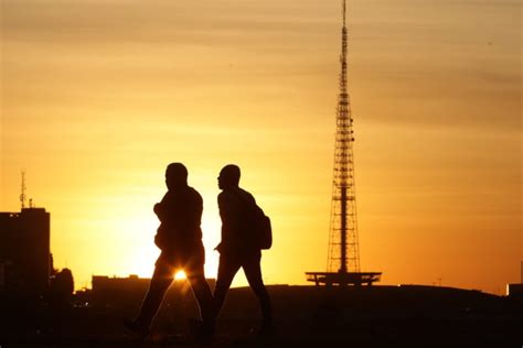 Calor Inmet emite alerta de perigo para áreas do Brasil Veja onde