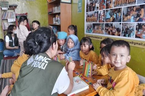 Meriah Mnc Peduli Bacakan Dongeng Untuk Anak Anak Di Rumah Literasi