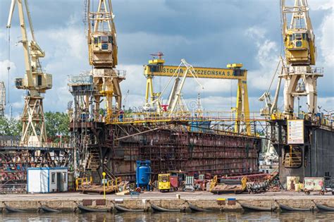 Szczecin Shipyard Stocznia Szczecinska SA Poland 08 28 2017 Editorial