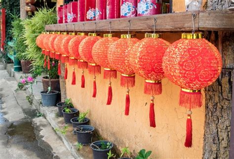 Lanternas Chinesas Vermelhas Penduradas Decora O Foto Premium