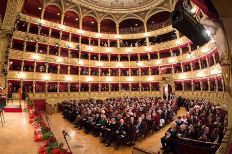 Un Inizio Coi Fiocchi Con Il Capodanno Al Teatro Lirico Giuseppe Verdi