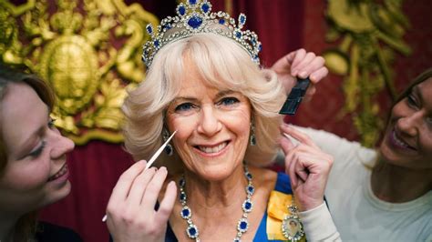 Camilla Strahlt T Uschend Echt Als Queen Im Wachsfiguren Kabinett