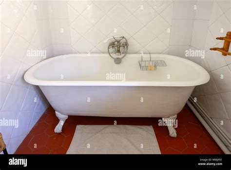 Old Fashioned Or Vintage Cast Iron Bath Or Bathtub Stock Photo Alamy