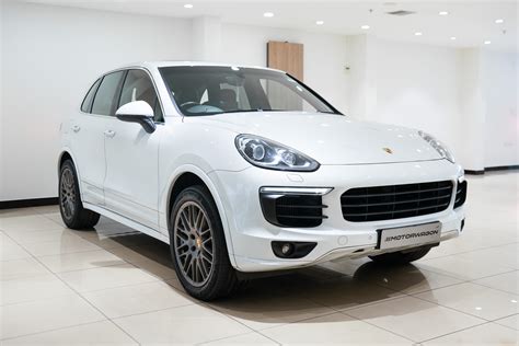 PORSCHE CAYENNE PLATINUM EDITION - Motor Wagon