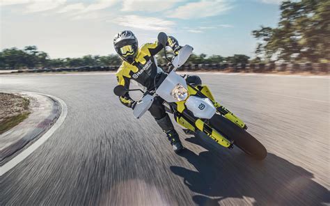 2023 Husqvarna 701 Supermoto Guide • Total Motorcycle