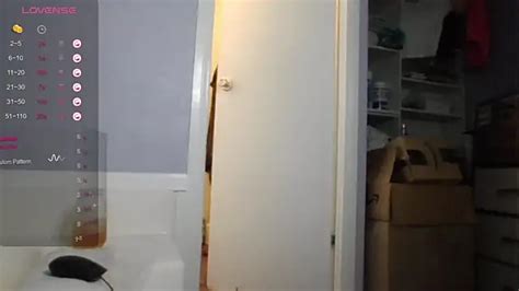 MIKUchan JP Naked Stripping On Cam For Live Sex Video Chat Gyrls