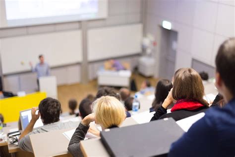 Le Professeur Qui Avait Qualifi Des Tudiants De Quasi D Biles