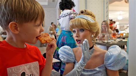 Disney S Park Fare Dinner Review Great Character Interactions