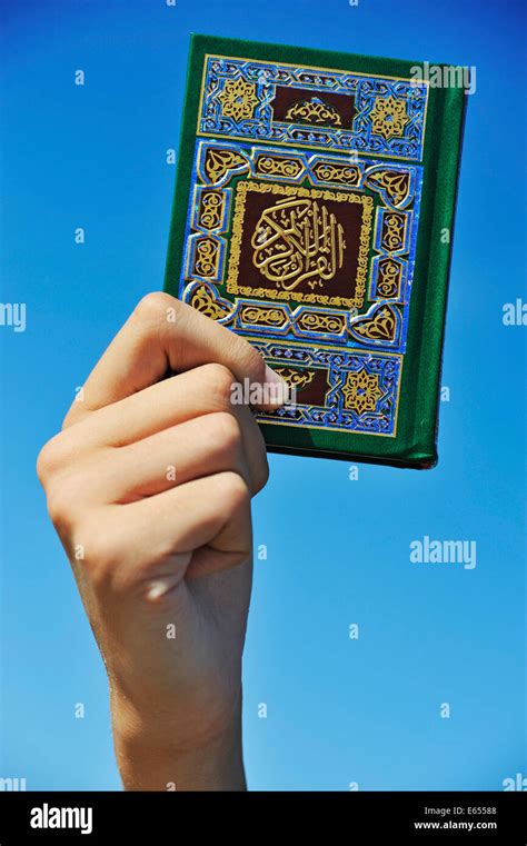 Religious Book Quran Fotos Und Bildmaterial In Hoher Aufl Sung Alamy