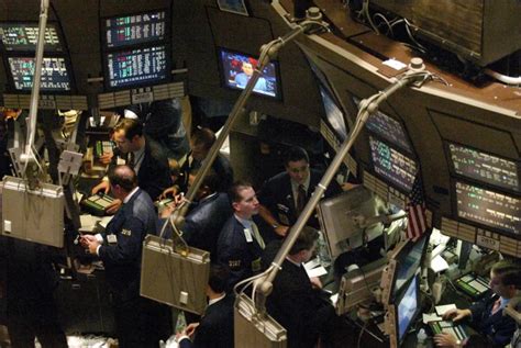 Wall Street Cierra En Rojo Por Belicismo De Israel Acento