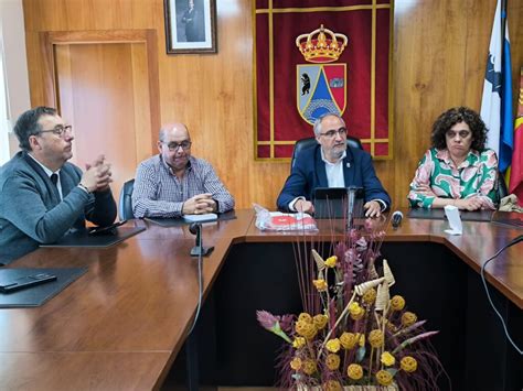 Una Delegación Del Consejo Comarcal Visita El Ayuntamiento De Folgoso