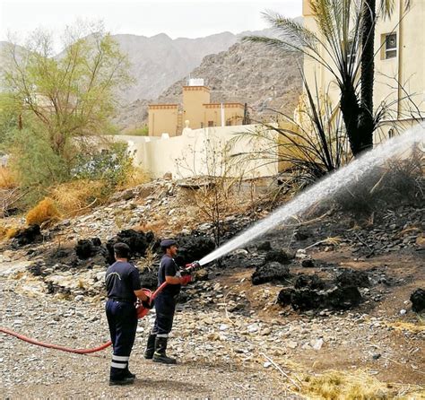 السيطرة على حريق شب في مزرعة بعبري شؤون عمانية