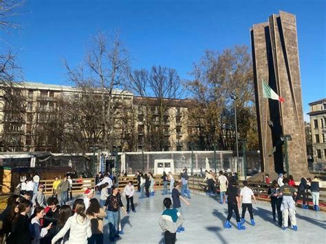 Piazzale Alpini Il Novembre Torna La Pista Di Pattinaggio Sul Ghiaccio