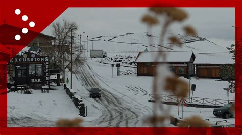 Etna Torna La Neve Sul Vulcano Il Rifugio Sapienza Imbiancato Youtube