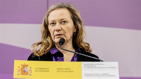 Victoria Rosell Pone A Presos A Hacer Figuras De Meninas Para Regalar