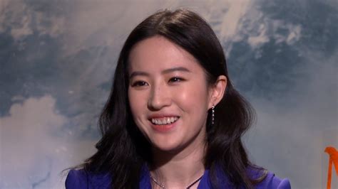 Mulan: Liu Yifei Interview with director Niki Caro | Extra Butter - YouTube