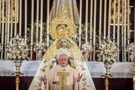 El tiempo pasa la devoción permanece crónica de la Misa Estacional