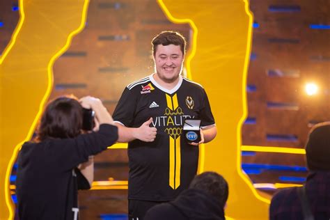 Cs Go Em Lista Sem Brasileiros Zywoo Eleito O Melhor Jogador Do