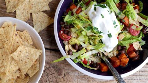 Jeanettes Taco Salad Bowl Recipe Rachael Ray Show