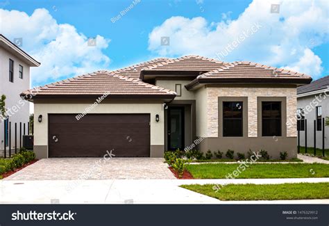 Modern House Florida: Over 10,707 Royalty-Free Licensable Stock Photos | Shutterstock