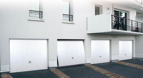 NOVOFERM Porte de garage Novodoor basculante débordante nervures