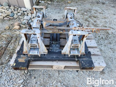 Air Ride Hitch 5th Wheel Hitch Mounted On Forklift Bracket BigIron Auctions