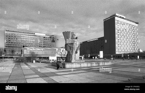 Sachsen Ddr Land Geschichte Dresden Sozialistisches Denkmal