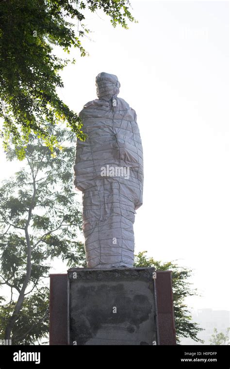 Tank bund statues hi-res stock photography and images - Alamy