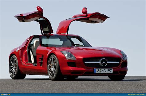 Mercedes Sls Amg Wins Golden Classic Steering Wheel Award