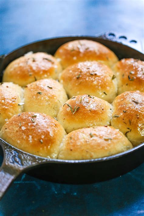 Skillet Garlic Butter Rosemary Dinner Rolls Damn Delicious