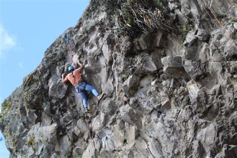 Escalada En Las Rocas De Wantun Rumi Desde Otavalo