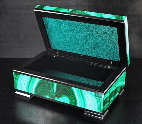 Шкатулка для украшений из уральского малахита и долерита купить в ...