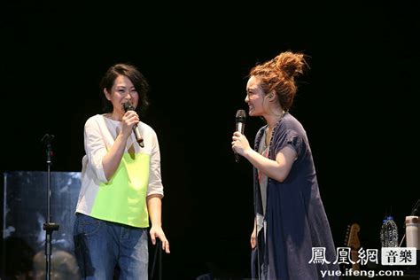 徐佳莹演唱会座无虚席 刘若英现身力挺首唱新歌音乐频道凤凰网