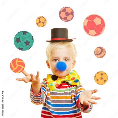 Kind als Clown jongliert mit vielen Bällen Stock Photo Adobe Stock