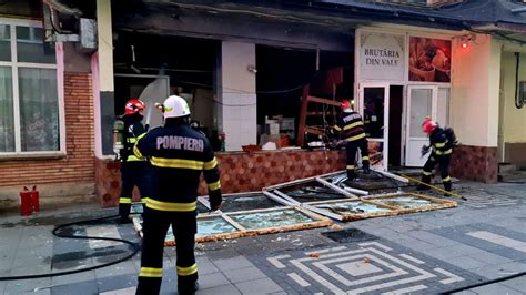 Explozie urmată de incendiu la o pizzerie din Pașcani Locatarii unui